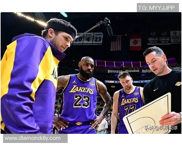 湖人球员因受伤离场,教练团队紧急寻找更优替补方案 湖人球员因受伤离场,教练团队紧急寻找更优替补方案